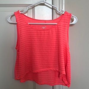 crop top tee